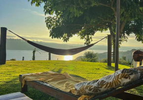 Casa de Campo em Carrancas, ideal para FAMÍLIA, PISCINA, VISTA de Cinema, 3 Suítes, cozinha EQUIPADA, em ponto TURÍSTICO, NATUREZA exuberante e prancha de STAND UP